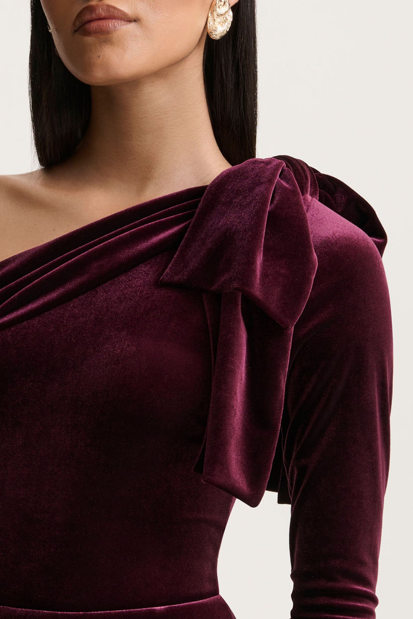 Vespera | Burgundy Velvet Asymmetric Neck Midi Dress With Bow Detail