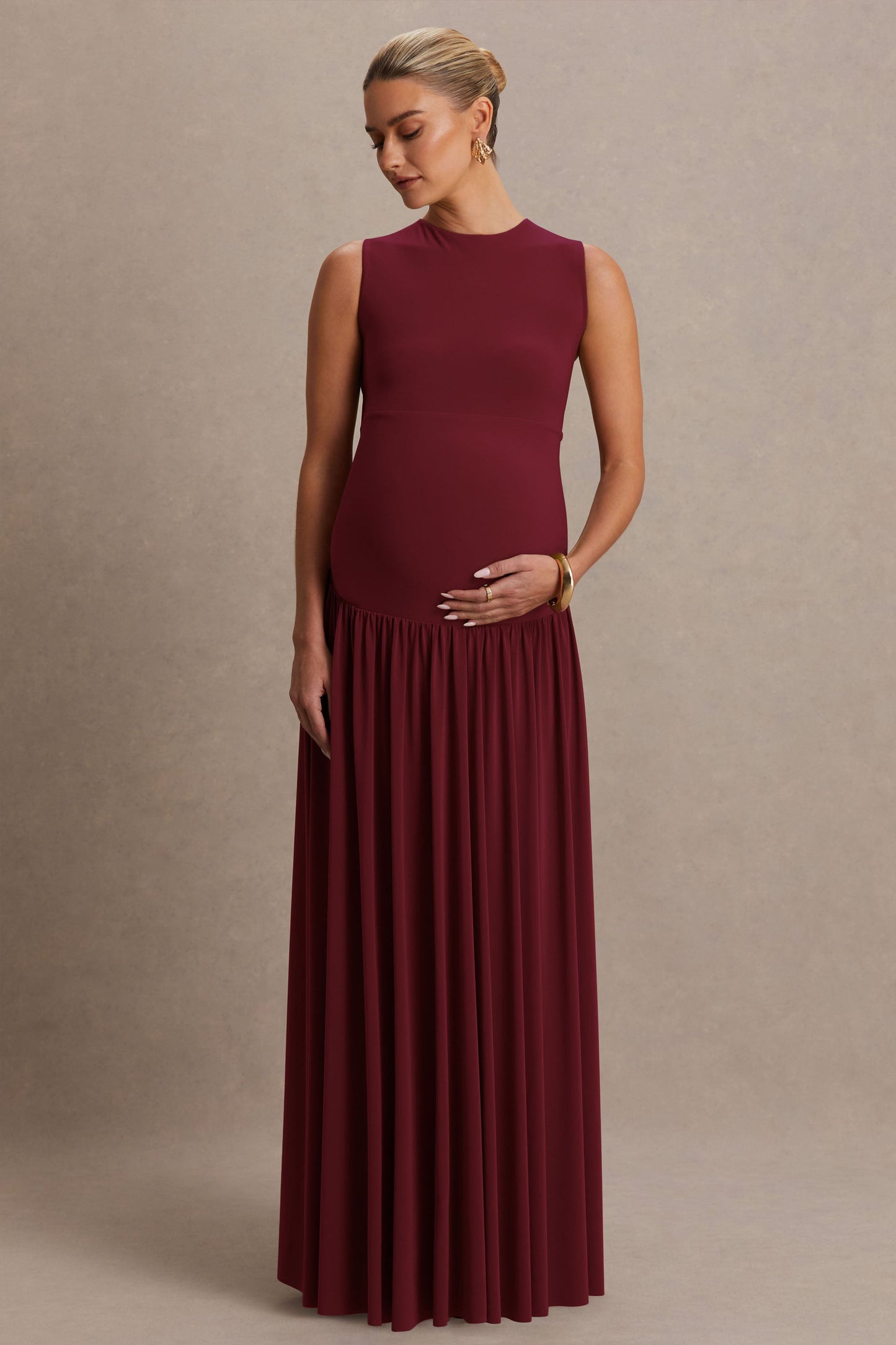 Outline | Burgundy Crew-Neck Maternity Maxi Dress With Pleated Skirt