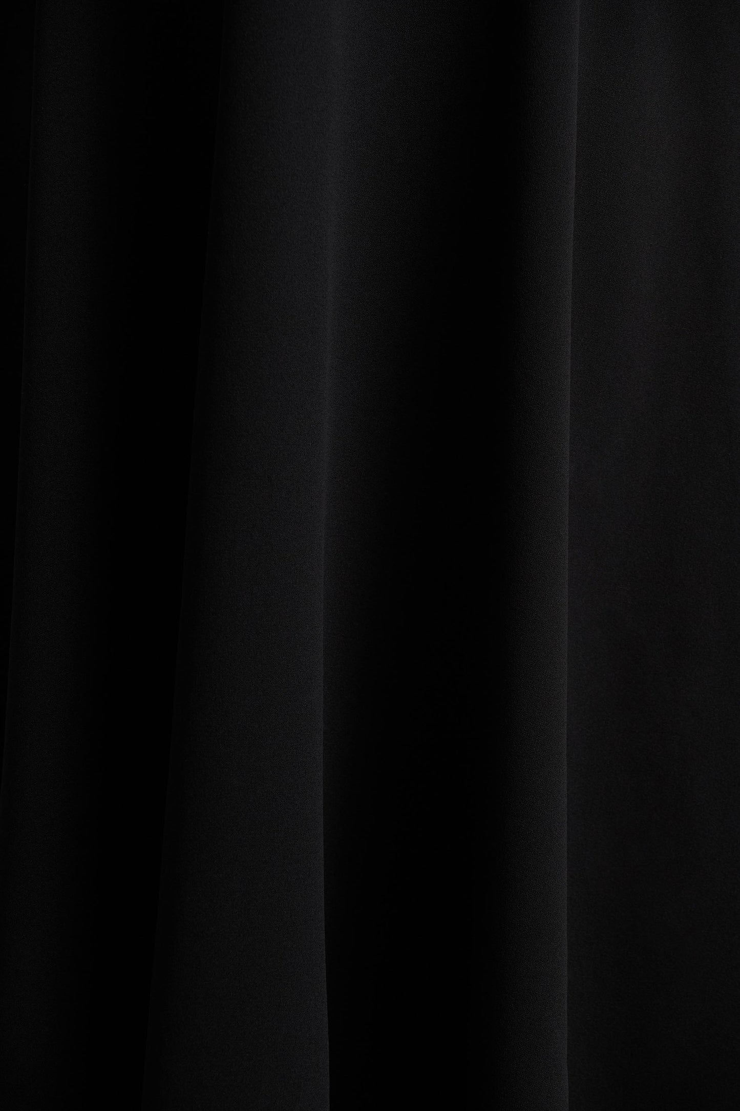 Andromeda | Black Sweetheart-Neck Midi Dress